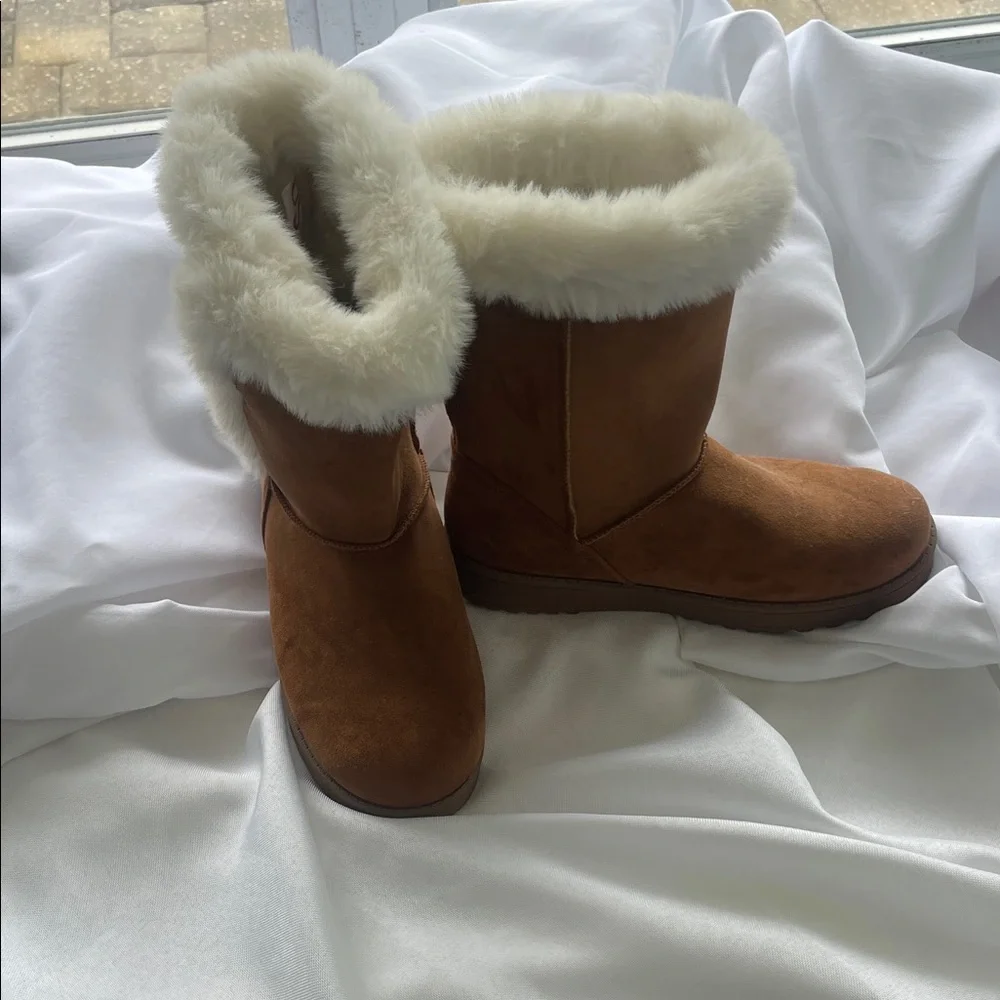 Tan Shearling-Lined Winter Boots - Picture 2 of 14